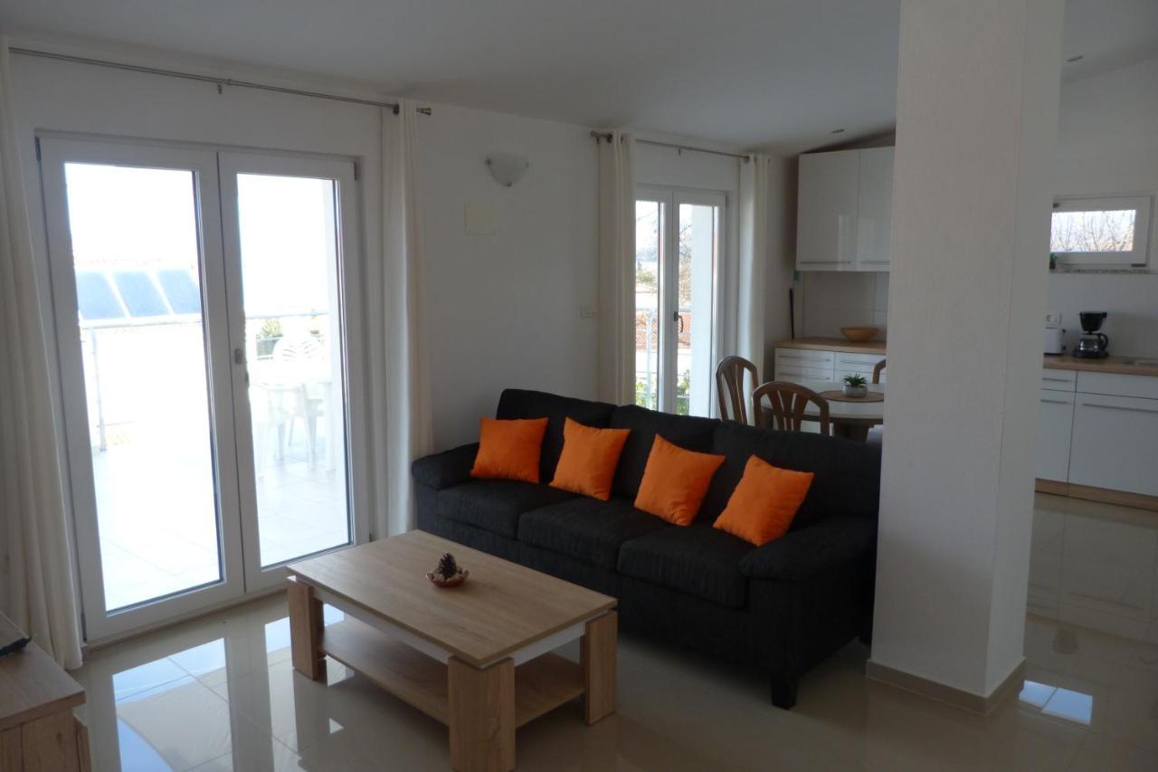 Apartments Monja & Dadi, Malinska, วานตาชิชี ภายนอก รูปภาพ