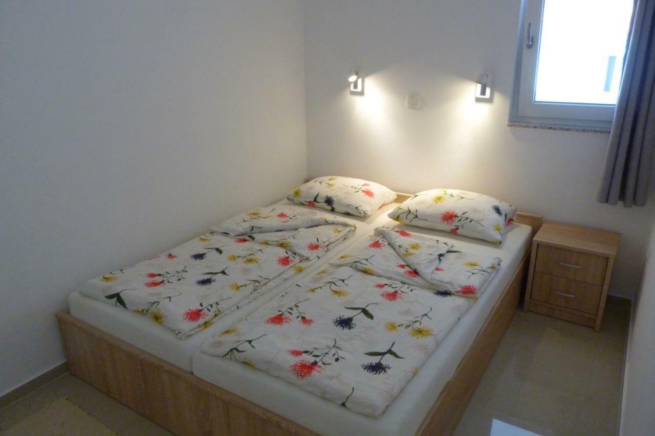 Apartments Monja & Dadi, Malinska, วานตาชิชี ภายนอก รูปภาพ