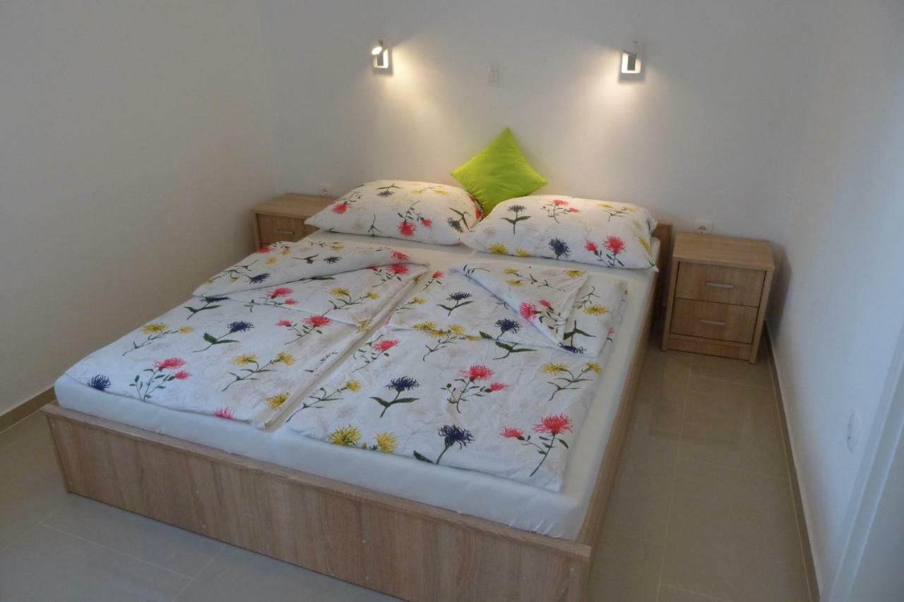 Apartments Monja & Dadi, Malinska, วานตาชิชี ภายนอก รูปภาพ